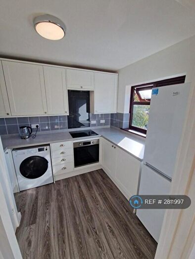 2 Bedroom Flat To Rent In Dunlin House, Liphook, GU30