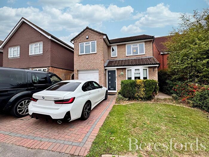 5 Bedroom Detached House For Sale In Ilfracombe Crescent, Hornchurch, RM12