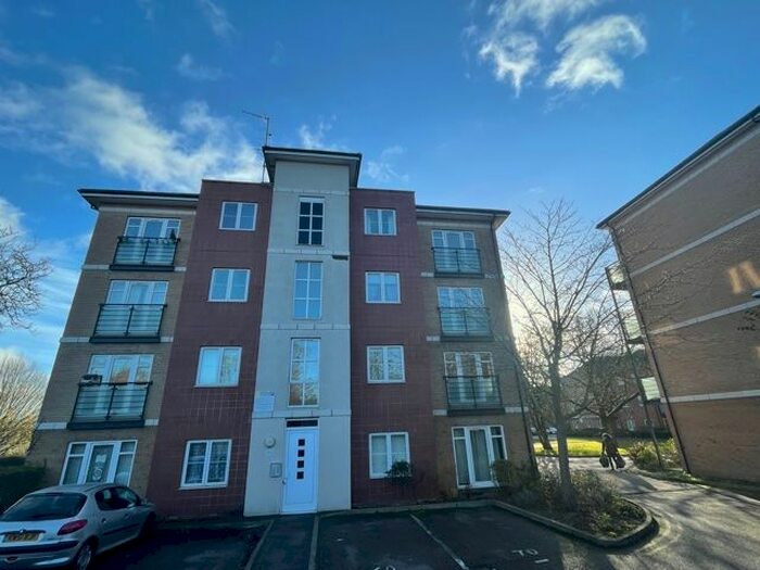 2 Bedroom Flat To Rent In The Parklands, Dunstable LU5