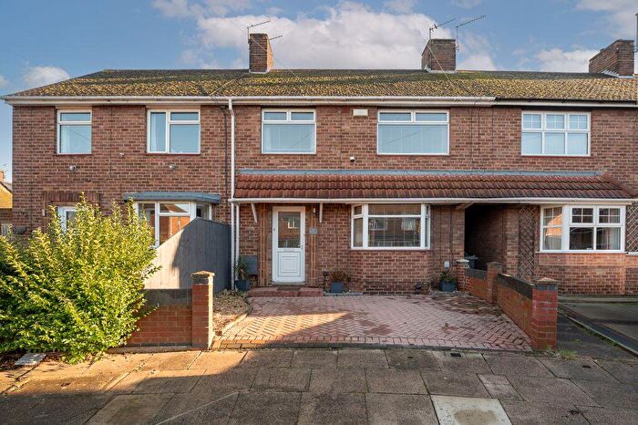 3 Bedroom Terraced House For Sale In Carnaby Grove, Grimsby, DN32
