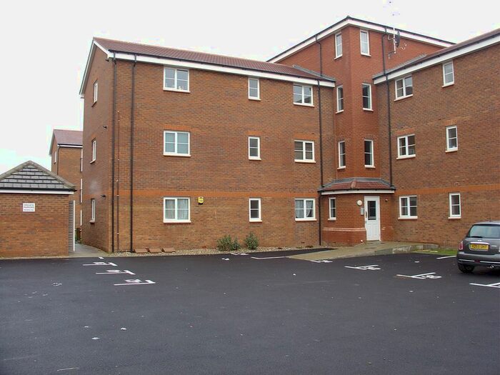 3 Bedroom Flat To Rent In Walker Grove, Hatfield, AL10