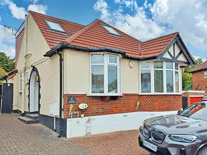 4 Bedroom Detached House For Sale In Stoneyfields Gardens, Edgware, HA8