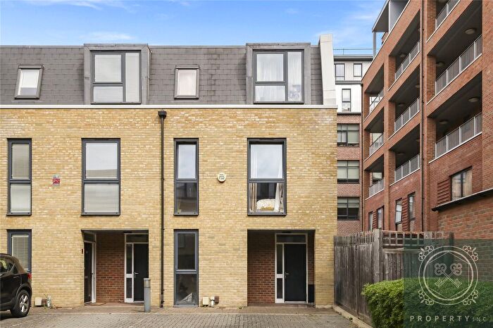 5 Bedroom End Of Terrace House For Sale In Dovetail Place, Lawrence Road, London, N15