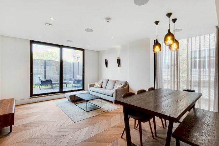 2 Bedroom Flat To Rent In Hatton Wall, London, EC1N