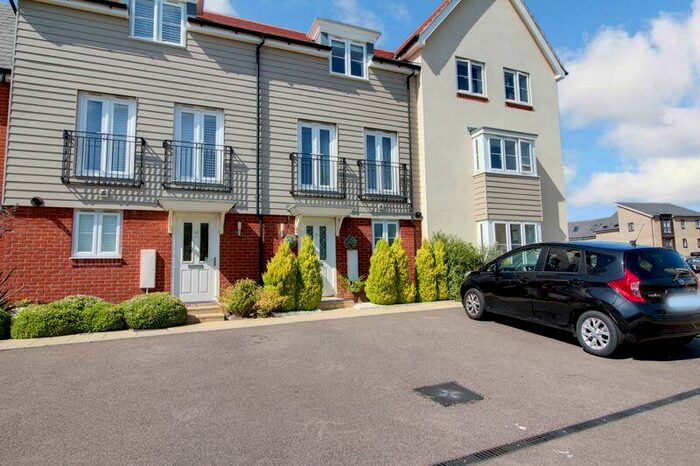 3 Bedroom Town House To Rent In Gorse Crescent, St. Neots, PE19