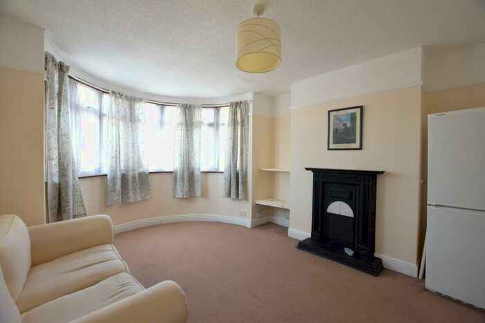 1 Bedroom Property To Rent In Lulworth Gardens, Rayners Lane, HA2