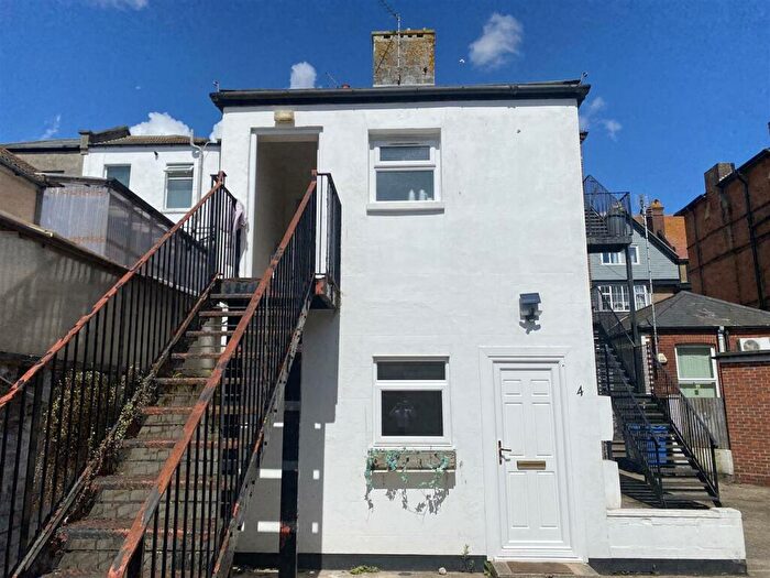 1 Bedroom Apartment To Rent In Beach Road, Littlehampton, BN17