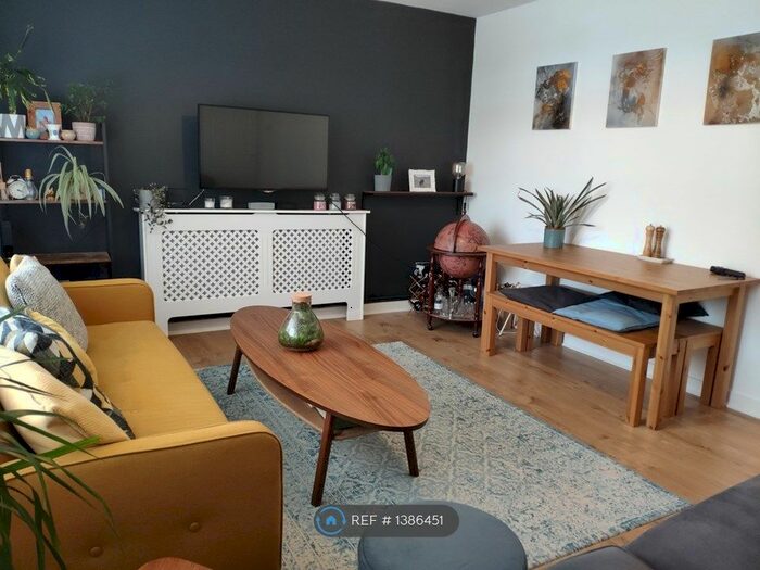 2 Bedroom Flat To Rent In Wynell Road, London, SE23