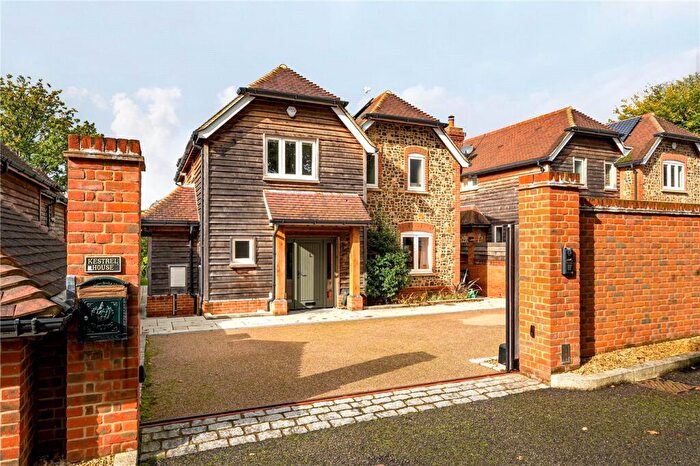 3 Bedroom Detached House To Rent In East Bridge Close, Tilford, Farnham, Surrey, GU10