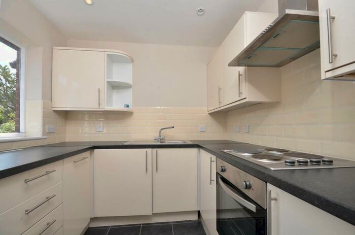 1 Bedroom Flat To Rent In Warren Road, Guildford, GU1
