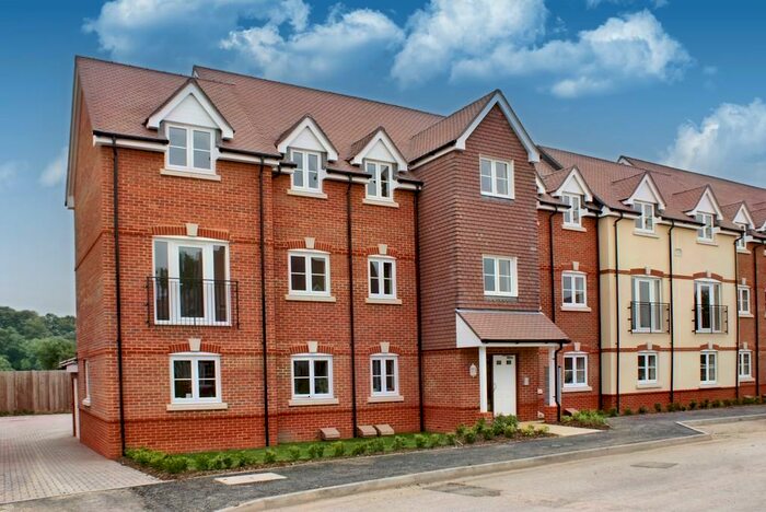 2 Bedroom Apartment To Rent In Garstons Way, Alton, GU34