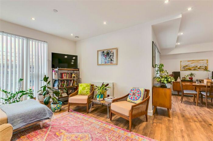 2 Bedroom Flat To Rent In London Lane, London Fields, E8