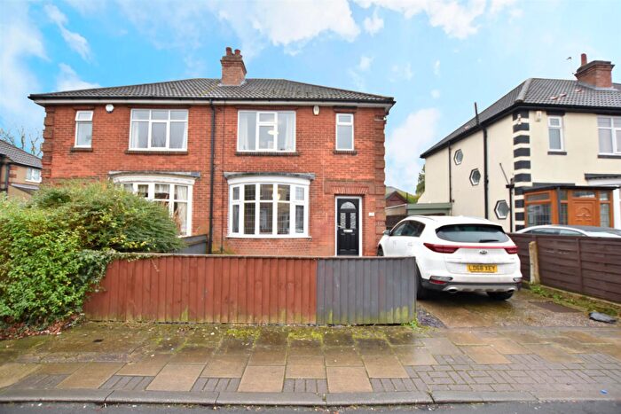 3 Bedroom Semi-Detached House For Sale In Lime Tree Avenue, Grimsby, DN33