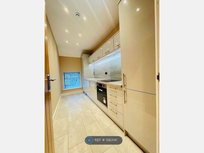 2 Bedroom Flat To Rent In Demesne Road, Manchester, M16