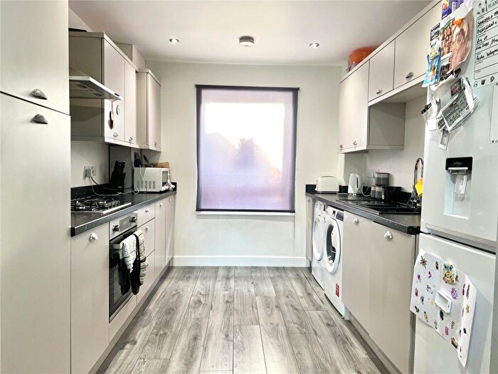 3 Bedroom Semi-Detached House For Sale In The Cedars, Grimsby, DN34