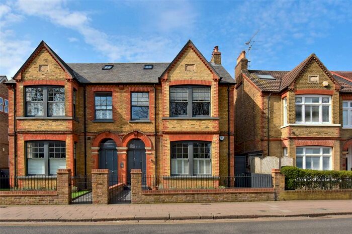 2 Bedroom Apartment To Rent In St. Leonards Road, Windsor, Berkshire, SL4