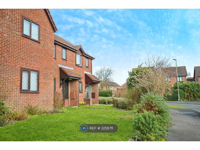 2 Bedroom End Of Terrace House To Rent In Albacore Avenue, Warsash, Southampton, SO31