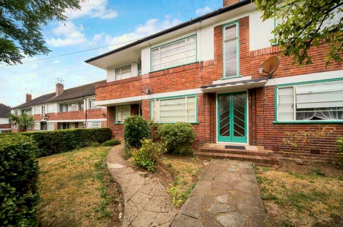 2 Bedroom Flat To Rent In Ossulton Way, Hampstead Garden Suburb, N2