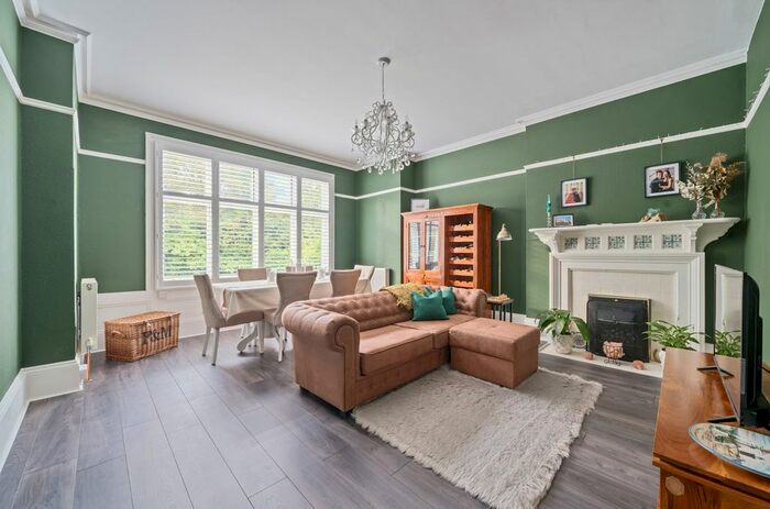 2 Bedroom Flat For Sale In Broadwater Down, Tunbridge Wells, TN2