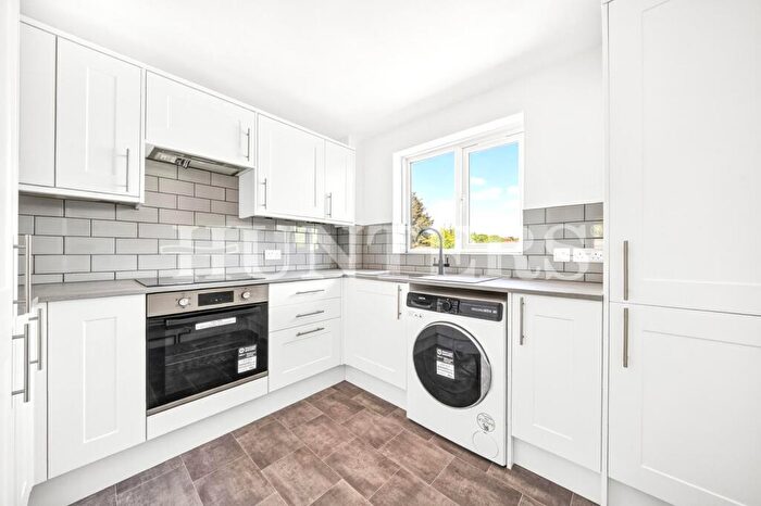 1 Bedroom Flat For Sale In Daubeney Gardens, London, N17