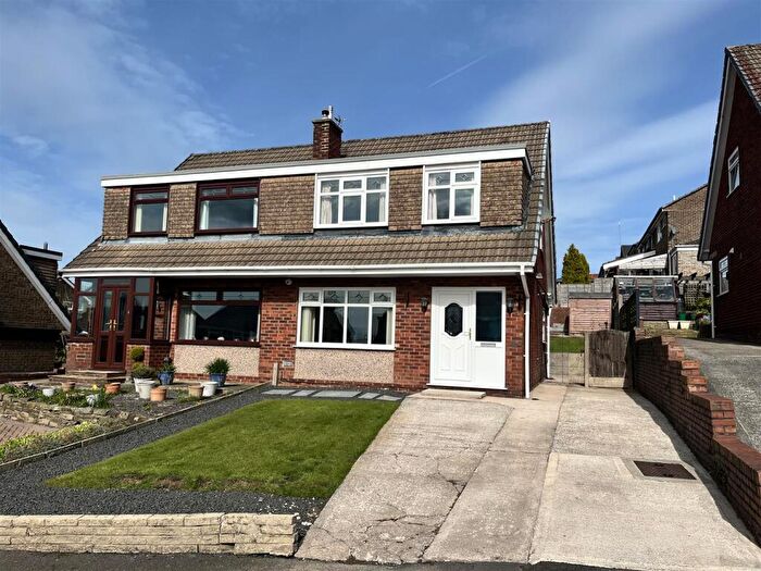 3 Bedroom Semi Detached House For Sale In Wordsworth Close, Dukinfield, SK16