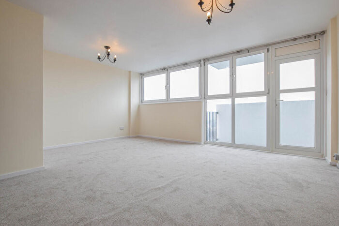Apartment To Rent In Burford Street, Hoddesdon, EN11