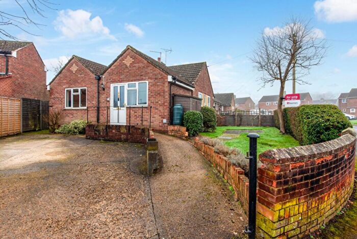 2 Bedroom Bungalow For Sale In Queens Road, Petersfield, Hampshire, GU32