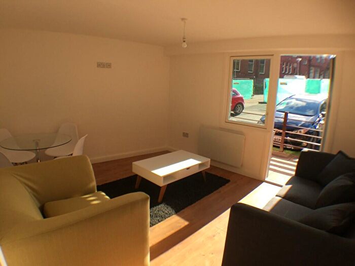 2 Bedroom Apartment To Rent In North Crescent, Leeds City Centre, LS2