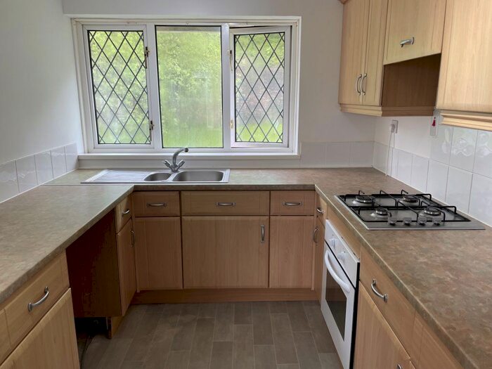 2 Bedroom Flat To Rent In Gnoll View, Neath, SA11