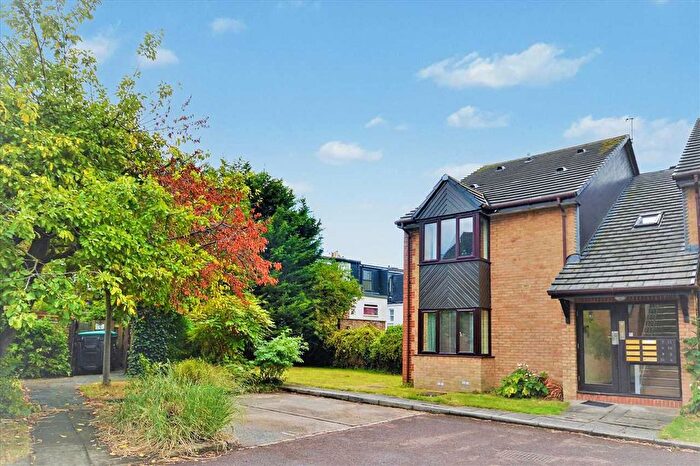 1 Bedroom Studio To Rent In Beaulieu Place, Chiswick, Chiswick, W4