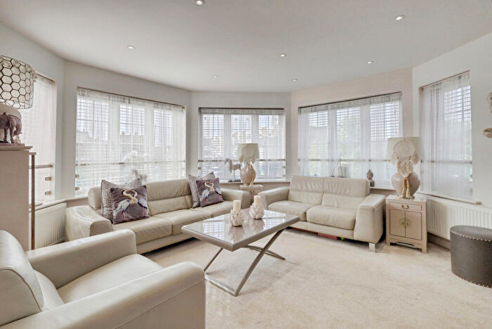 1 Bedroom Apartment For Sale In High Road, Benfleet, SS7