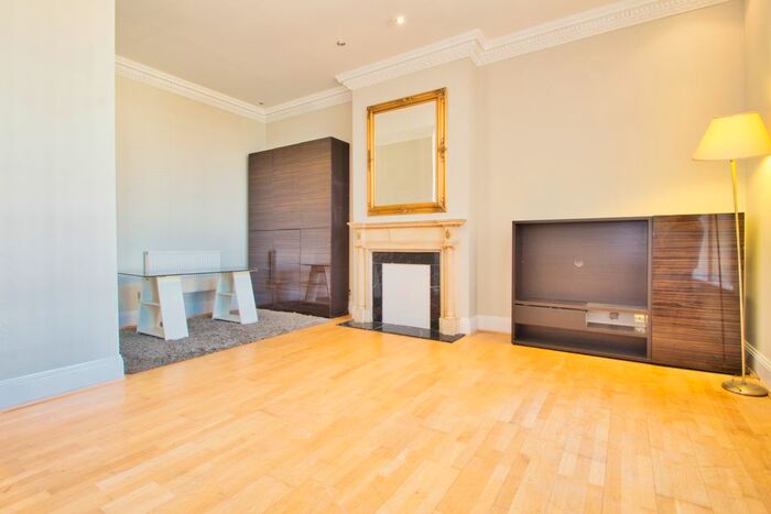 2 Bedroom Flat To Rent In Princess Park Manor, Friern Barnet, N11