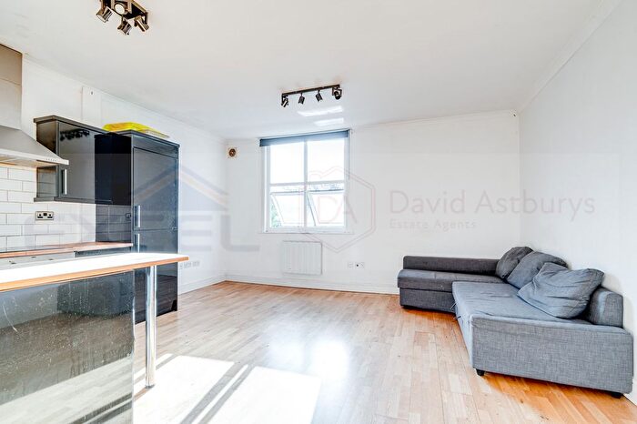 2 Bedroom Flat To Rent In Cornwall Avenue, Finchley Central, London, N3