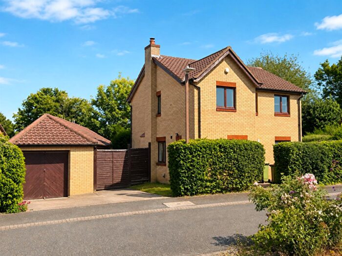 4 Bedroom Detached House For Sale In Vienna Grove, Blue Bridge, Milton Keynes, MK13