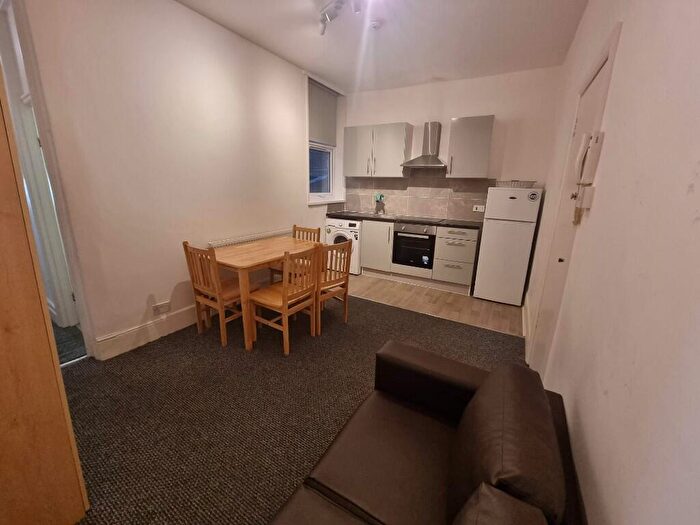 2 Bedroom Flat To Rent In Finchley Road, London, NW11