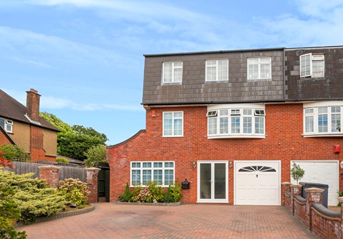 5 Bedroom End Of Terrace House For Sale In Uplands Park Road, Enfield, EN2