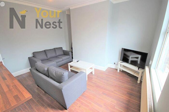 4 Bedroom Terraced House To Rent In Beechwood Street, Burley, Leeds, LS4