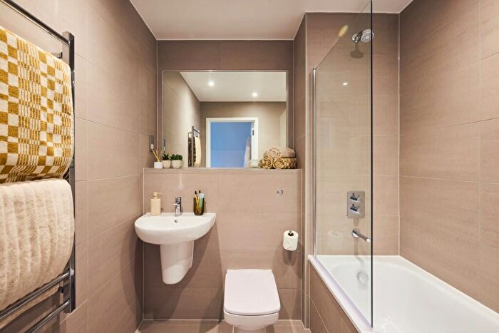 1 Bedroom Apartment To Rent In Avebury Boulevard, Milton Keynes, Buckinghamshire, MK9