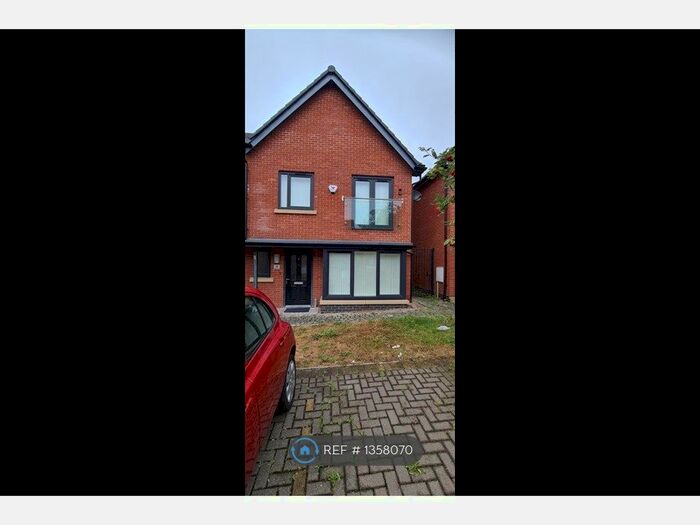 4 Bedroom Semi-Detached House To Rent In Button Close, Birmingham, B19