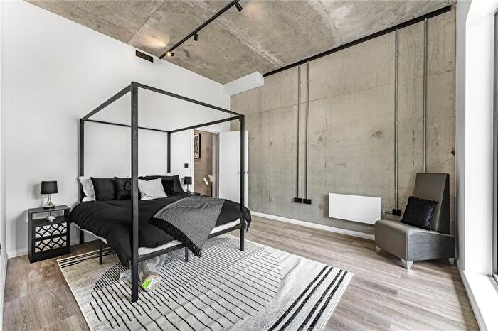 3 Bedroom Apartment For Sale In Flat, Windmill Lane, E15