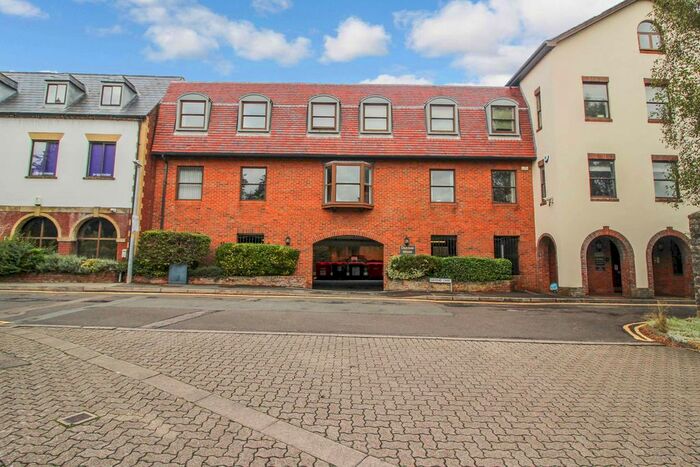 2 Bedroom Flat To Rent In Dammas Lane, Old Town, Swindon, SN1