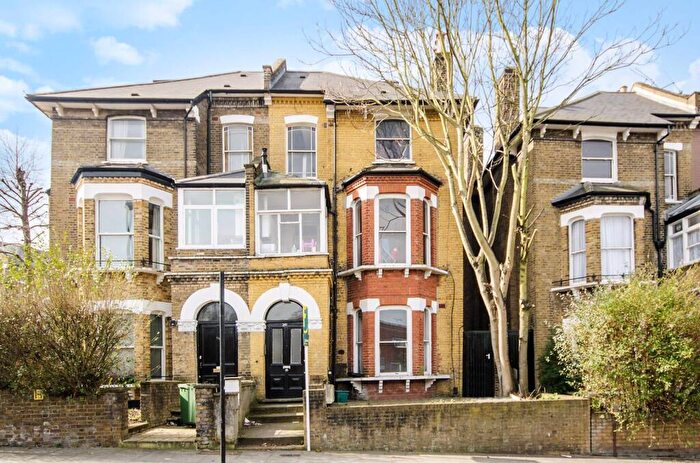 2 Bedroom Flat To Rent In Brecknock Road, Camden, London, N19