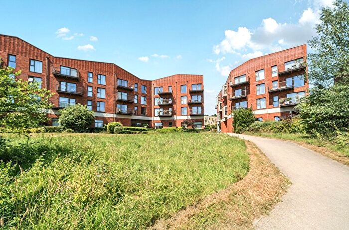 2 Bedroom Flat For Sale In Guildford, Surrey, GU1