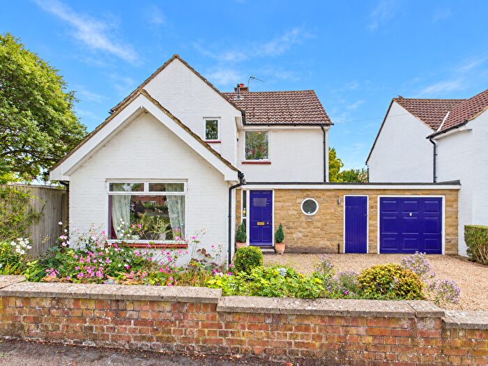 3 Bedroom Link Detached House For Sale In Fairway, Princes Risborough, Buckinghamshire, HP27