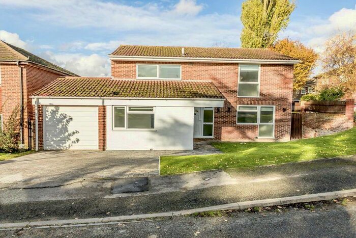 4 Bedroom Detached House To Rent In Drumaline Ridge, Old Malden, Worcester Park, KT4