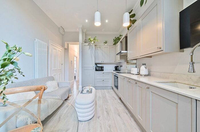 2 Bedroom Flat For Sale In Finborough Road, London, SW10