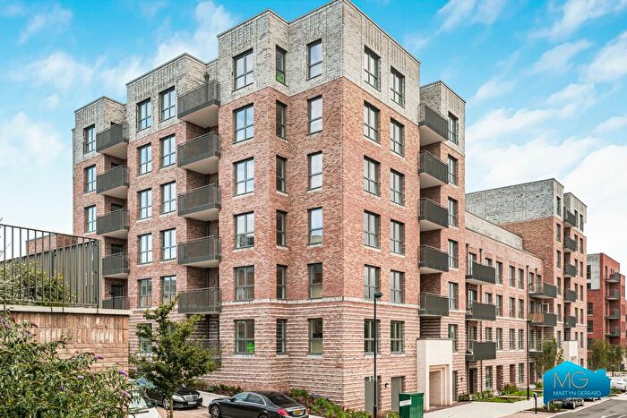 2 Bedroom Flat To Rent In Bloomsbury Avenue, Southgate, London, N14