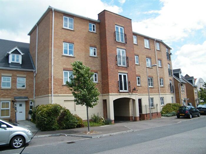 2 Bedroom Property To Rent In Windermere Avenue, Purfleet, RM19