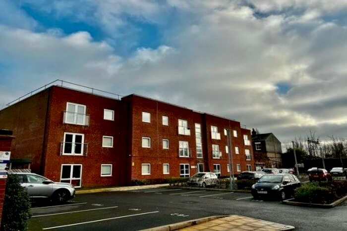2 Bedroom Flat To Rent In Edwin Court, Manchester M30