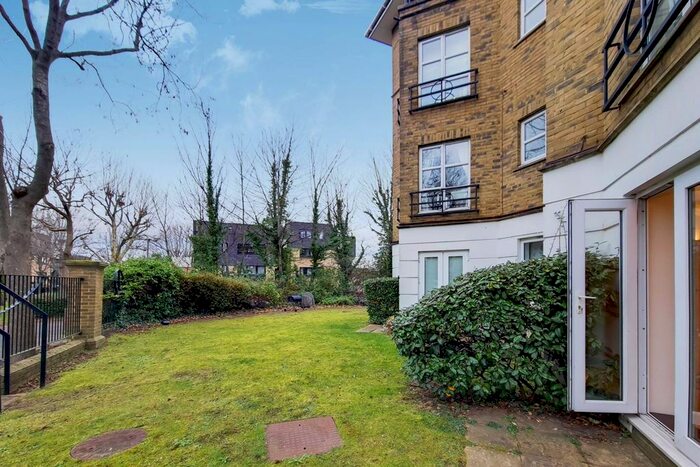 1 Bedroom Flat To Rent In Chesterton Close, East Putney, London, SW18